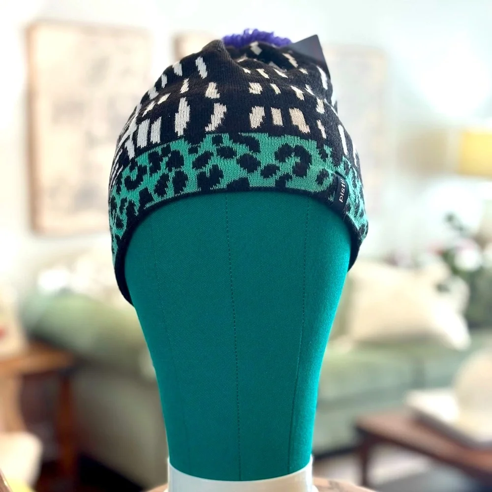 NWT Pistil Abstract Patterned Beanie. Women’s Graphic | Black | Dopamine |